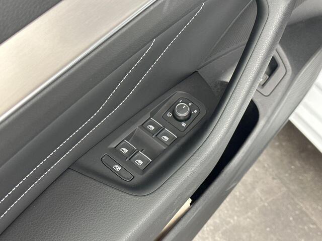 Volkswagen PASSAT Variant 1.5 TSI R-Line Business DSG7 150pk Panoramadak - Travel Assist - Tech -Pakket - Designpakket - 360 graden