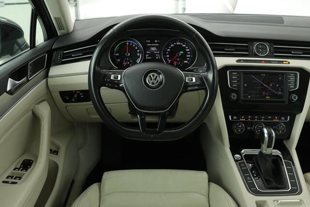 Volkswagen PASSAT 1.4 TSI GTE Connected Series Plus | Nappaleder | Trekhaak | Adaptive cruise | LED Plus | Stoelverwarming | Carplay