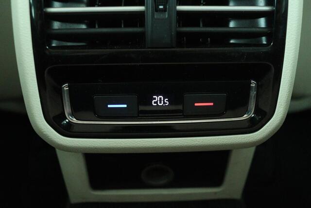 Volkswagen PASSAT 1.4 TSI GTE Connected Series Plus | Nappaleder | Trekhaak | Adaptive cruise | LED Plus | Stoelverwarming | Carplay