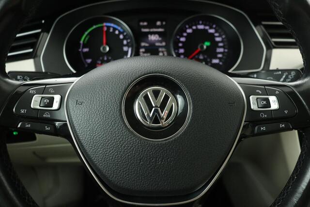 Volkswagen PASSAT 1.4 TSI GTE Connected Series Plus | Nappaleder | Trekhaak | Adaptive cruise | LED Plus | Stoelverwarming | Carplay