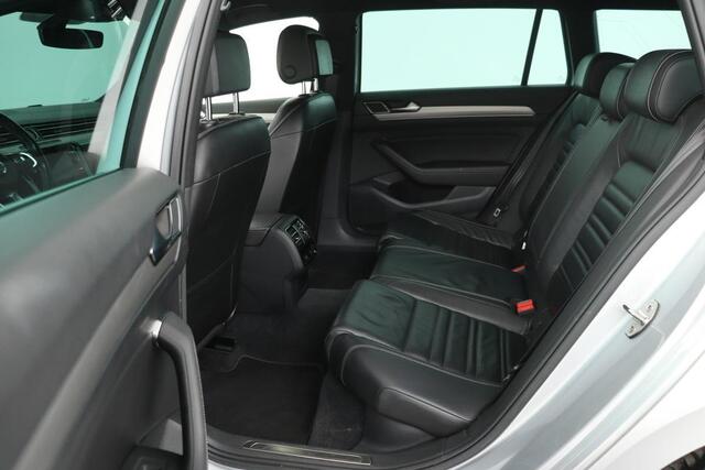 Volkswagen PASSAT 1.4 TSI R Line | Nappaleder | Trekhaak | Stoelverwarming | Adaptive cruise | Carplay | Active Info Display | Full LED | Climate control