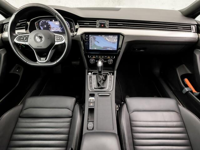 Volkswagen PASSAT Variant 1.5 TSI R-Line Sport 150Pk Automaat (PANORAMADAK, APPLE CARPLAY, DIGITAL COCKPIT, LUXE LEDEREN SPORTSTOELEN, 360 CAMERA, STOELVERWARMING, ZWART HEMEL, ADAPTIVE CRUISE, NIEUWSTAAT)