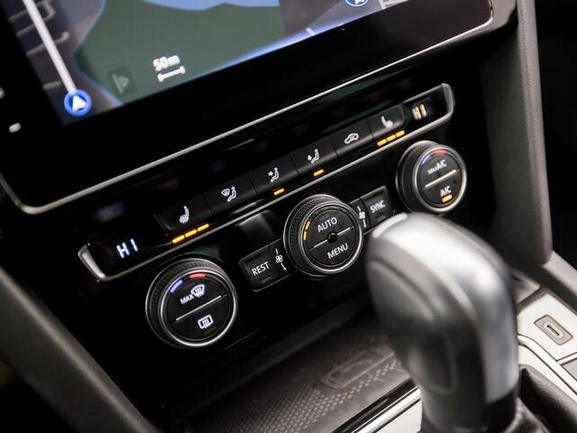 Volkswagen PASSAT Variant 1.5 TSI R-Line Sport 150Pk Automaat (PANORAMADAK, APPLE CARPLAY, DIGITAL COCKPIT, LUXE LEDEREN SPORTSTOELEN, 360 CAMERA, STOELVERWARMING, ZWART HEMEL, ADAPTIVE CRUISE, NIEUWSTAAT)