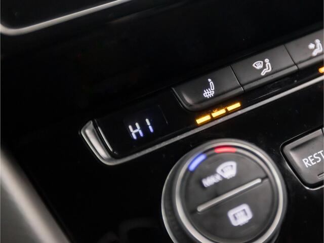 Volkswagen PASSAT Variant 1.5 TSI R-Line Sport 150Pk Automaat (PANORAMADAK, APPLE CARPLAY, DIGITAL COCKPIT, LUXE LEDEREN SPORTSTOELEN, 360 CAMERA, STOELVERWARMING, ZWART HEMEL, ADAPTIVE CRUISE, NIEUWSTAAT)