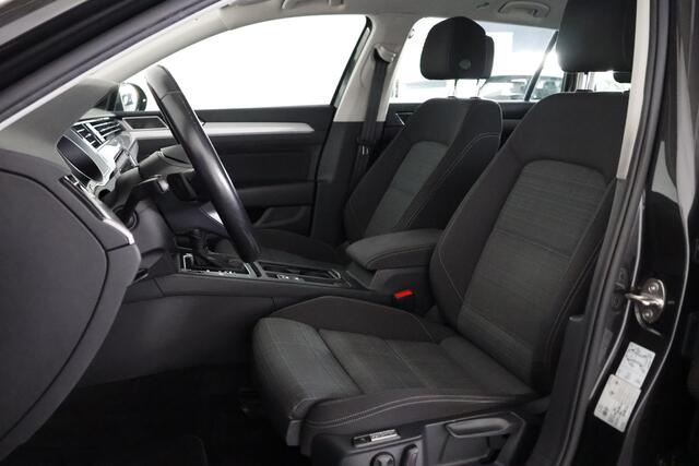Volkswagen PASSAT Variant 2.0 TDI Business / ACC / LED / Navi / CarPlay / Cam / DSG