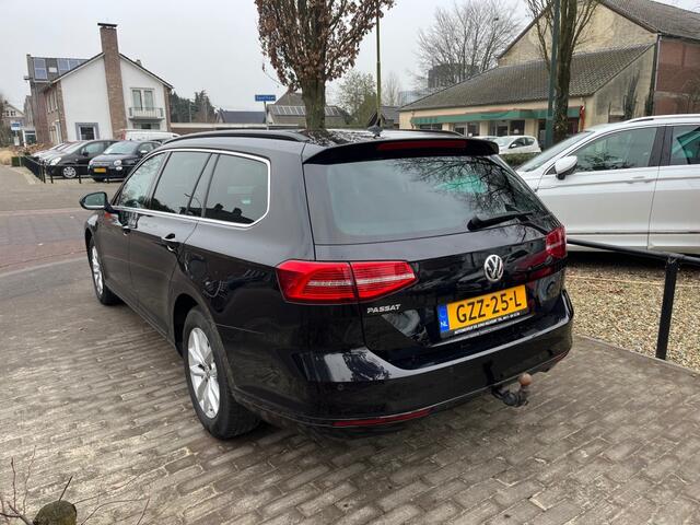 Volkswagen PASSAT VARIANT 1.6 TDI HIGHLINE / ADAP. CRUISE / ELEK. TREKHAAK / NAVI