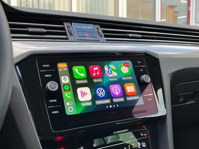 Volkswagen PASSAT Variant 1.5 TSI Bussines Automaat 150 PK I Carplay I Stoelverw.
