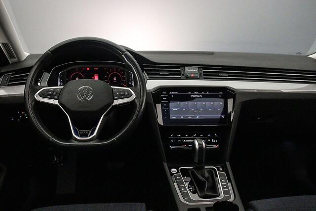 Volkswagen PASSAT Variant GTE Business 1.4 TSI eHybrid 218pk DSG Automaat Trekhaak, Panoramadak, Adaptive cruise control, Stoelverwarming, Achteruitrijcamera, LED matrix koplampen