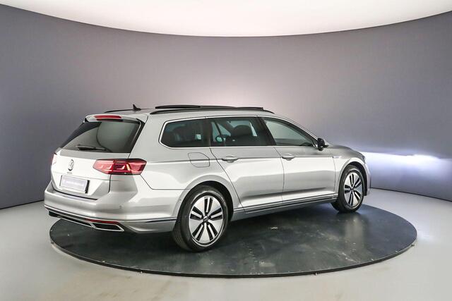 Volkswagen PASSAT Variant GTE Business 1.4 TSI eHybrid 218pk DSG Automaat Trekhaak, Panoramadak, Adaptive cruise control, Stoelverwarming, Achteruitrijcamera, LED matrix koplampen