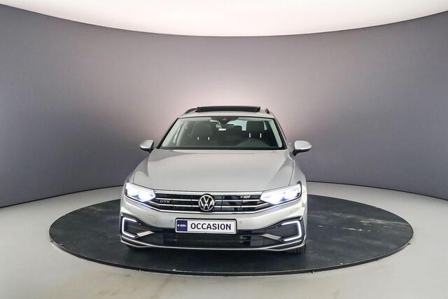 Volkswagen PASSAT Variant GTE Business 1.4 TSI eHybrid 218pk DSG Automaat Trekhaak, Panoramadak, Adaptive cruise control, Stoelverwarming, Achteruitrijcamera, LED matrix koplampen