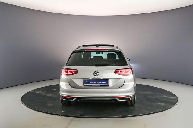 Volkswagen PASSAT Variant GTE Business 1.4 TSI eHybrid 218pk DSG Automaat Trekhaak, Panoramadak, Adaptive cruise control, Stoelverwarming, Achteruitrijcamera, LED matrix koplampen