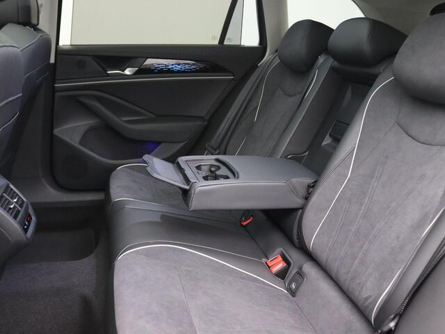 Volkswagen PASSAT Variant 1.5 eTSI Elegance Business 150PK DSG Pano-Schuifdak, Adaptieve Cruise Controle, Head-Up Display, Side Assist, Keyless, Elektr. Achterklep, Achteruitrijcamera, Stoel-Stuurverwarming, 18" LM Velgen