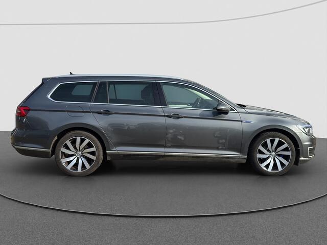 Volkswagen PASSAT Variant 1.4 TSI GTE Connected Series Plus | Pano | 18'' | Cruise