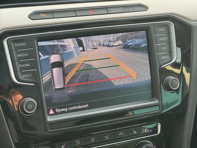 Volkswagen PASSAT Variant 1.4 TSI GTE Connected Series Plus | Pano | 18'' | Cruise