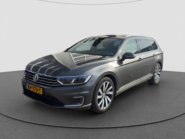 Volkswagen PASSAT Variant 1.4 TSI GTE Connected Series Plus | Pano | 18'' | Cruise