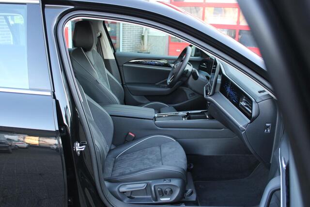 Volkswagen PASSAT Variant 1.5 eTSI Elegance Head up/Led/Adaptive/Massage