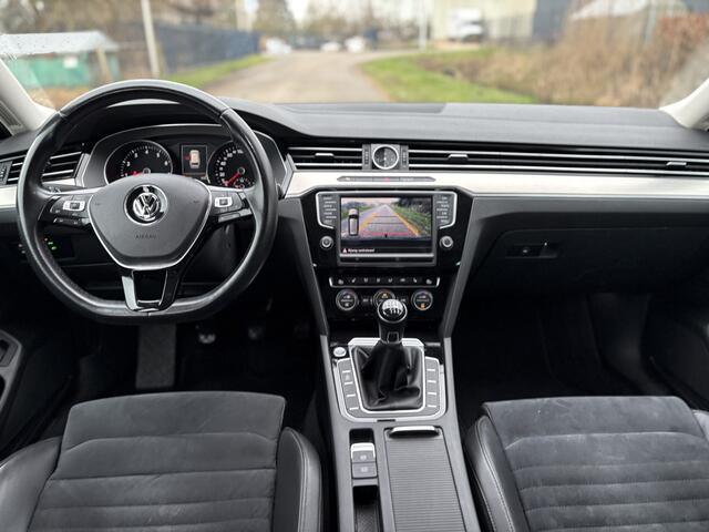 Volkswagen PASSAT Variant 1.4 TSI ACT Highline / NAVI / AIRCO / CRUISE / STOELVERWARMING