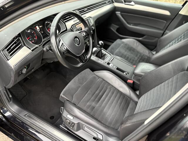 Volkswagen PASSAT Variant 1.4 TSI ACT Highline / NAVI / AIRCO / CRUISE / STOELVERWARMING