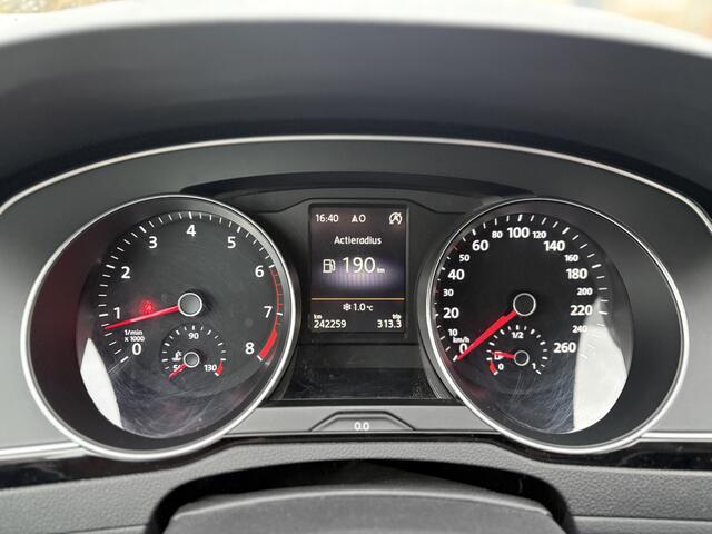 Volkswagen PASSAT Variant 1.4 TSI ACT Highline / NAVI / AIRCO / CRUISE / STOELVERWARMING
