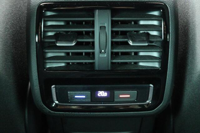Volkswagen PASSAT 1.4 TSI GTE | Standkachel | Adaptive cruise | Stoelverwarming | Camera | Matrix LED | Carplay | Side Assist | Massage | PDC | Na