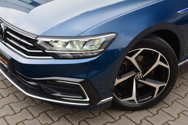 Volkswagen PASSAT Variant 1.4 TSI PHEV GTE | Pano | Head-Up | 18 Inch |