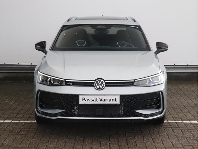 Volkswagen PASSAT Variant 1.5 eHybrid R-Line Edition 204pk | Panoramadak | Stoel- en Stuurverwarming |