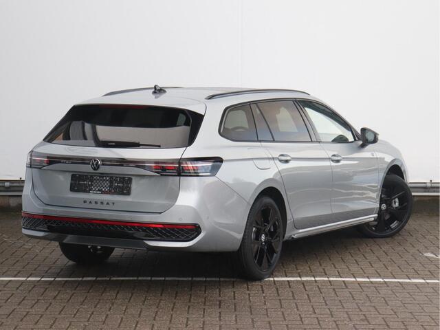 Volkswagen PASSAT Variant 1.5 eHybrid R-Line Edition 204pk | Panoramadak | Stoel- en Stuurverwarming |