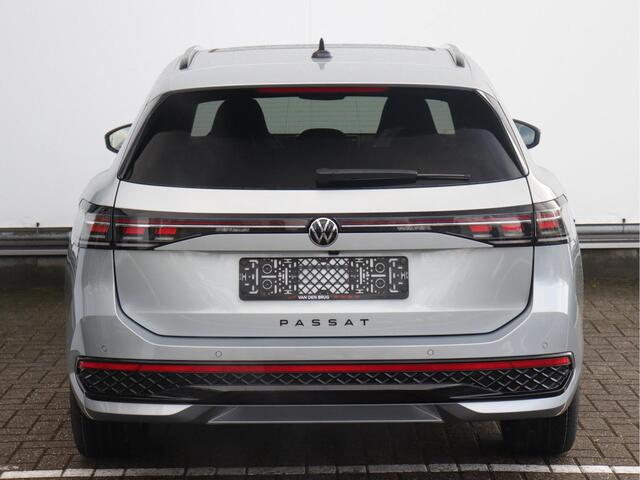 Volkswagen PASSAT Variant 1.5 eHybrid R-Line Edition 204pk | Panoramadak | Stoel- en Stuurverwarming |