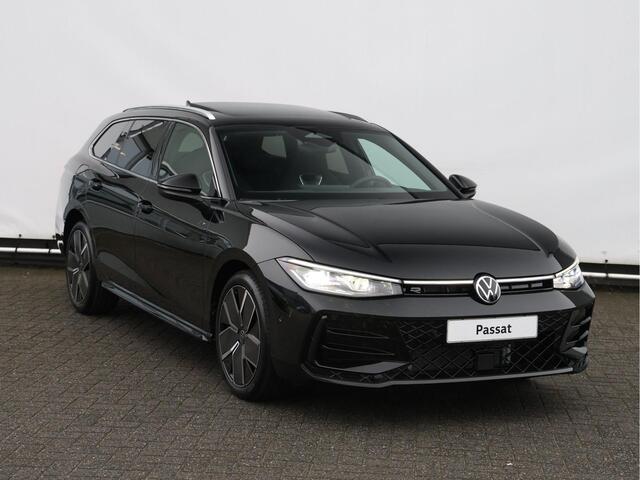 Volkswagen PASSAT Variant 1.5 eHybrid R-Line Edition | Pano dak | Trekhaak | 19" inch velgen | Keyless |