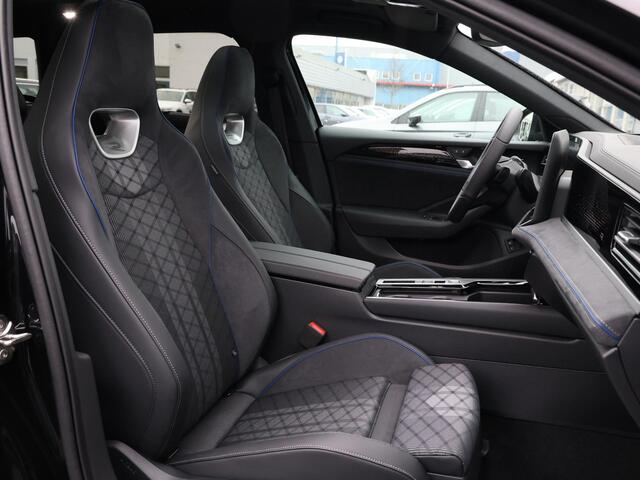 Volkswagen PASSAT Variant 1.5 eHybrid R-Line Edition | Pano dak | Trekhaak | 19" inch velgen | Keyless |