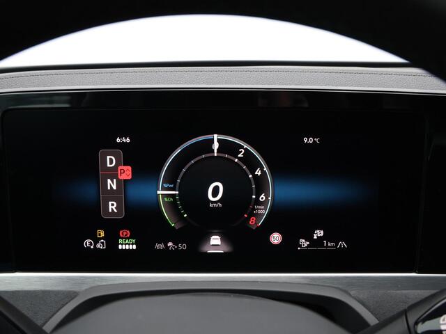 Volkswagen PASSAT Variant 1.5 eHybrid R-Line Edition | Pano dak | Trekhaak | 19" inch velgen | Keyless |