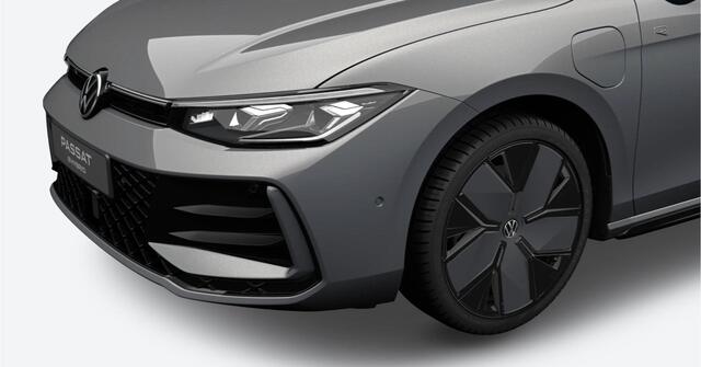 Volkswagen PASSAT Variant 1.5 eHybrid 272 PK R-Line Edition | Trekhaak | Panoramadak | harman / kardon | Black Style |