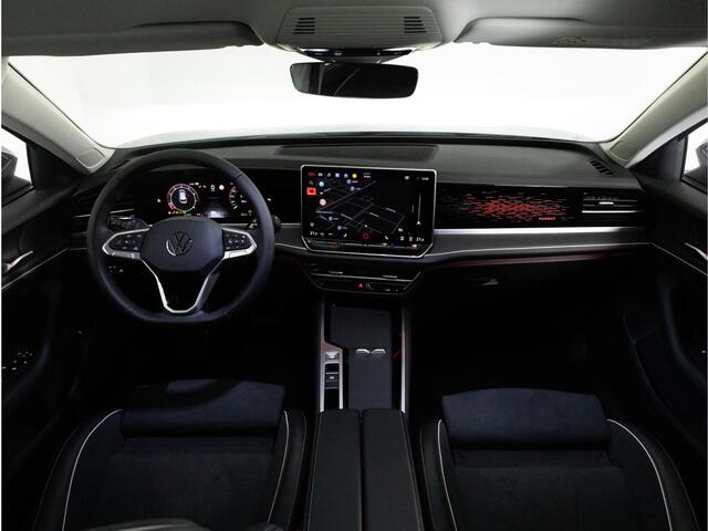 Volkswagen PASSAT Variant 1.5 eTSI 150 PK Elegance Business | Trekhaak | Stuur- en stoelverwarming | Achteruitrijcamera | Ergo active stoel |