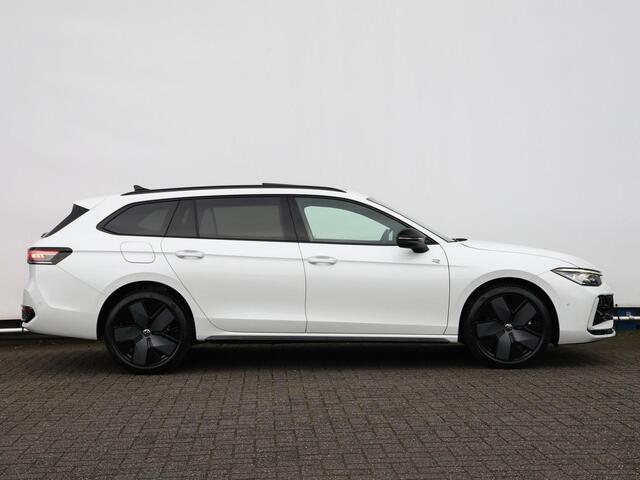 Volkswagen PASSAT Variant 1.5 eHybrid R-Line Edition | Black style | Panoramadak | 19" inch lm velgen | Navigatie | DCC |