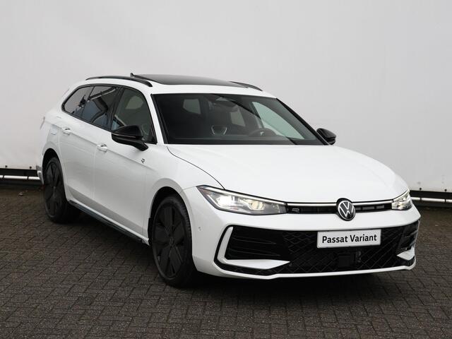 Volkswagen PASSAT Variant 1.5 eHybrid R-Line Edition | Black style | Panoramadak | 19" inch lm velgen | Navigatie | DCC |