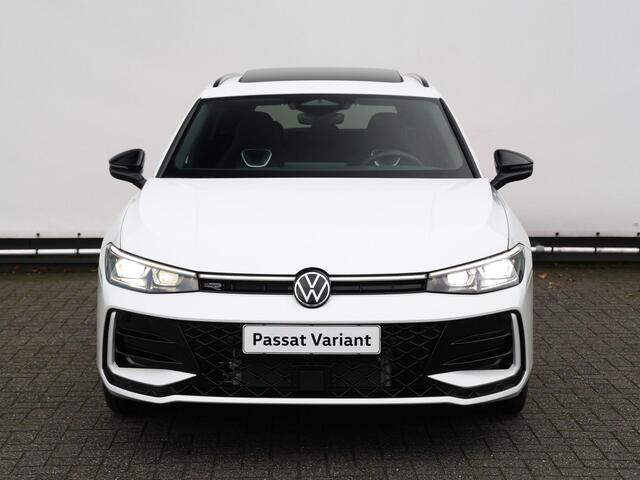 Volkswagen PASSAT Variant 1.5 eHybrid R-Line Edition | Black style | Panoramadak | 19" inch lm velgen | Navigatie | DCC |