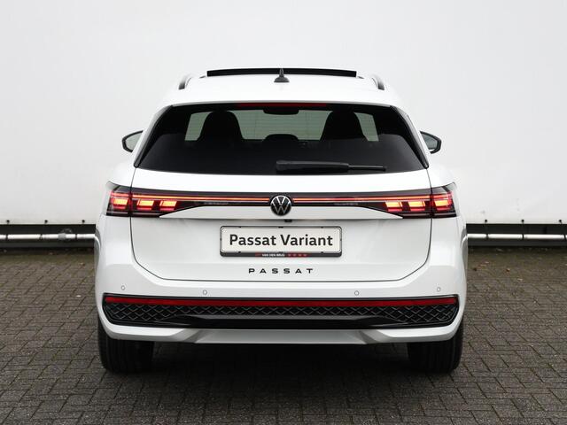 Volkswagen PASSAT Variant 1.5 eHybrid R-Line Edition | Black style | Panoramadak | 19" inch lm velgen | Navigatie | DCC |