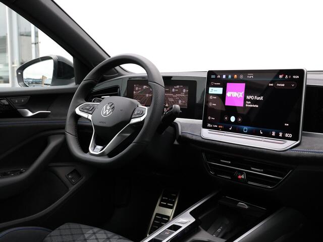 Volkswagen PASSAT Variant 1.5 eHybrid R-Line Edition | Black style | Panoramadak | 19" inch lm velgen | Navigatie | DCC |