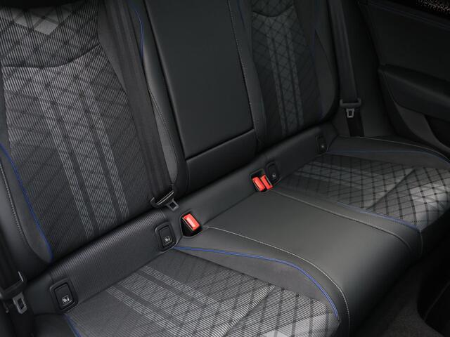 Volkswagen PASSAT Variant 1.5 eHybrid R-Line Edition | Black style | Panoramadak | 19" inch lm velgen | Navigatie | DCC |