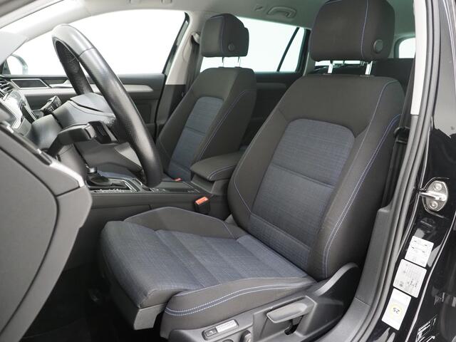 Volkswagen PASSAT Variant 1.4 TSI PHEV GTE | Massage | Adaptive Cruise | Virtual | Camera | Carplay | Trekhaak