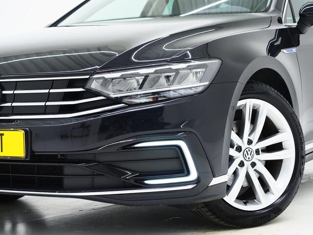 Volkswagen PASSAT Variant 1.4 TSI PHEV GTE | Massage | Adaptive Cruise | Virtual | Camera | Carplay | Trekhaak