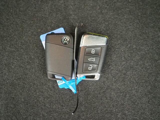 Volkswagen PASSAT Variant 1.4 TSI PHEV GTE | Massage | Adaptive Cruise | Virtual | Camera | Carplay | Trekhaak