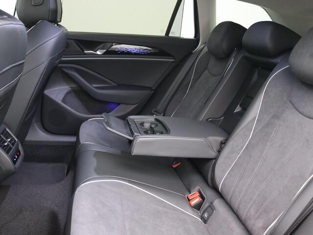 Volkswagen PASSAT Variant 1.5 eTSI Elegance Business 150PK DSG Adaptieve Cruise Controle, Head-Up Display, Side Assist, Keyless, Elektr. Achterklep, Achteruitrijcamera, Stoel-Stuurverwarming, 18" LM Velgen