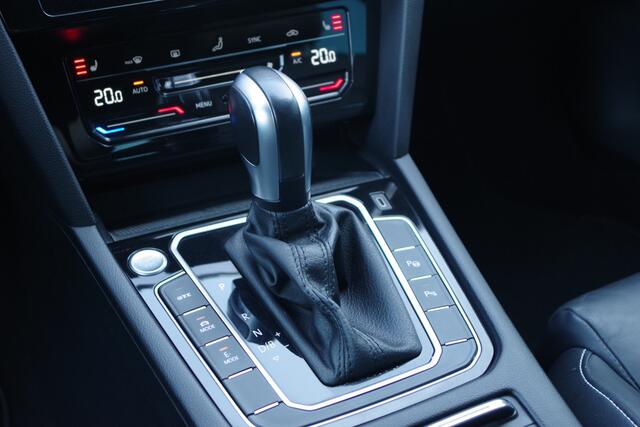 Volkswagen PASSAT Variant 1.4 TSI 218 PK PHEV GTE Business, Leder, Panoramadak, Trekhaak, 4 x Stoelverwarming