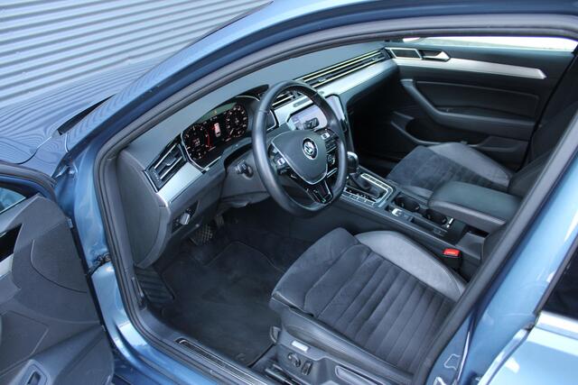 Volkswagen PASSAT Variant 1.6 TDI Highline Business R Line Panoramadak Virtual-Cockpit Trekhaak NAP