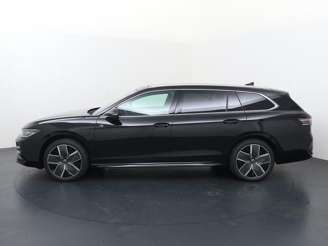 Volkswagen PASSAT Variant R-Line-Edition 1.5 eHybrid 150 kW / 204 pk Variant 6 versn. DSG | Assistance plus pakket | Trekhaak wegklapbaar | Harman Kardon |