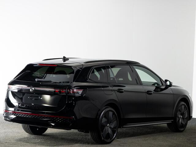 Volkswagen PASSAT Variant R-Line-Edition 1.5 eHybrid 204 PK | Panoramadak | Trekhaak | Stuur & stoelverwarming | Black Style |