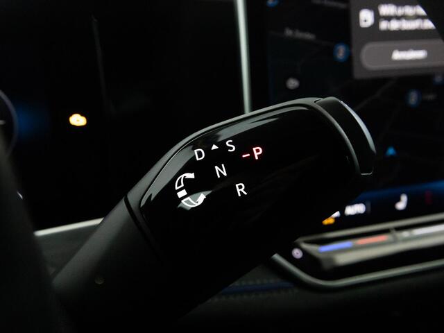 Volkswagen PASSAT Variant R-Line-Edition 1.5 eHybrid 204 PK | Panoramadak | Trekhaak | Stuur & stoelverwarming | Black Style |