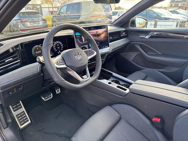 Volkswagen PASSAT Variant 1.5 eHybrid R-Line PHEV | R-Line Black | 272Pk | Leder | Trekhaak | Pano Dak | Head Up Display |
