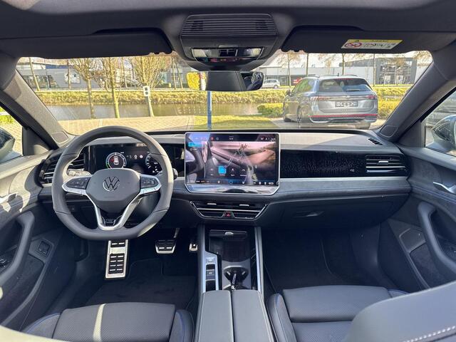 Volkswagen PASSAT Variant 1.5 eHybrid R-Line PHEV | R-Line Black | 272Pk | Leder | Trekhaak | Pano Dak | Head Up Display |